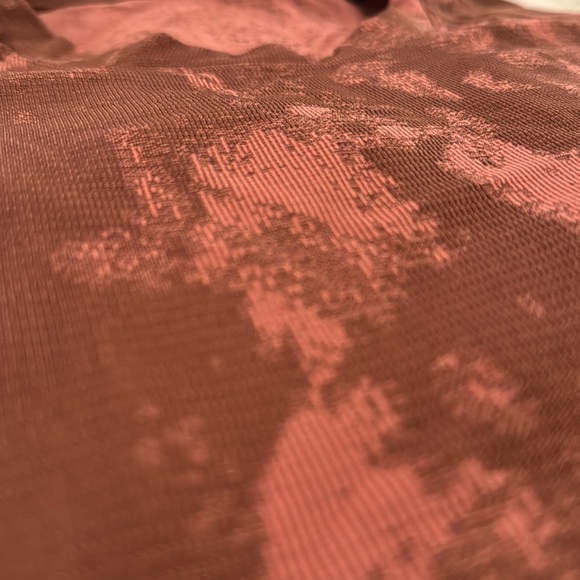 LuLuLemon running shirt - Picture 4 of 4